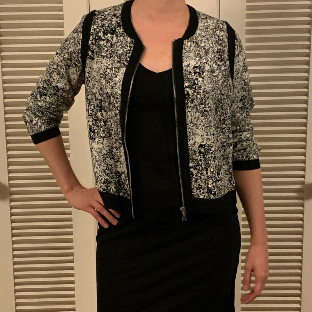 🌟 SALE 2/$20 Stylish cropped jacket